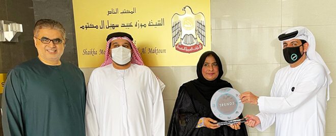 Her Excellency Shaikha Moaza Obaid Suhail Al Maktoum receiving a commemorative plaque in Dubai